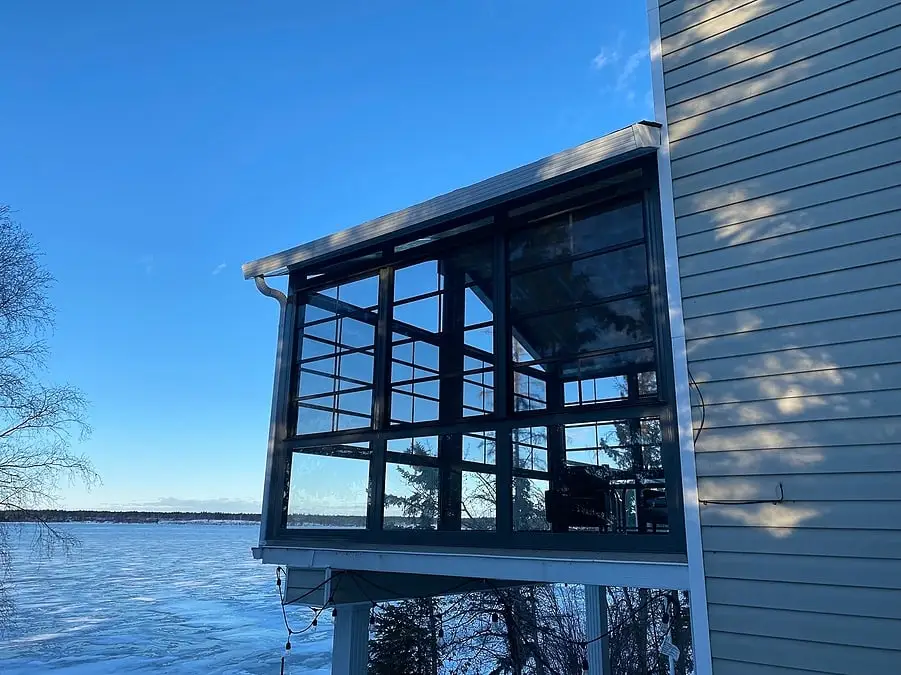 Raised screened room facing a waterfront